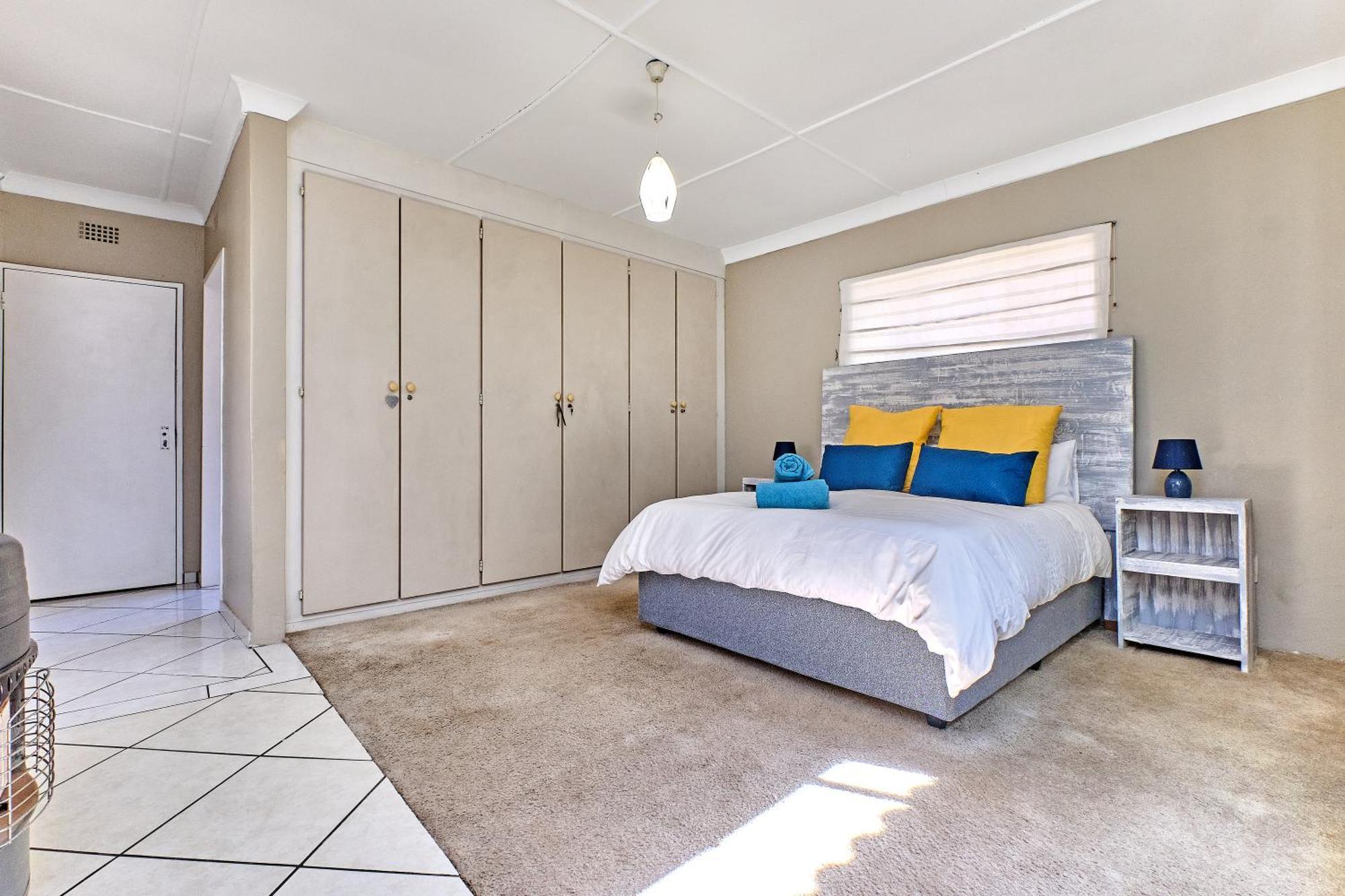 Large 1 Bedroom Cottage, 15 Min From Or Tambo Airport, With Backup Power And Water Germiston Exterior photo